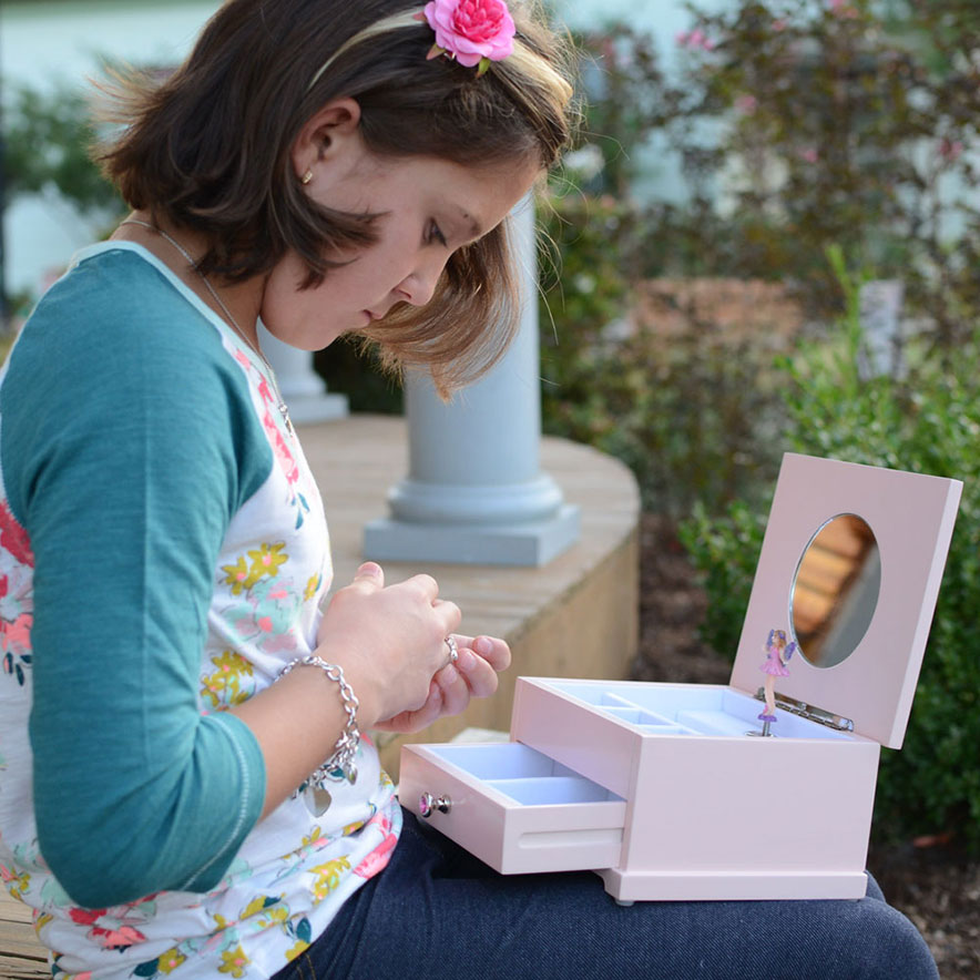 Children's jewelry box with ballerina.