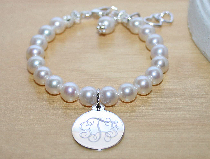 Personalized pearl bracelets